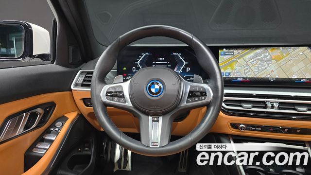 BMW 3-Series 2023 — photo 18