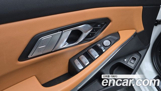 BMW 3-Series 2023 — photo 21