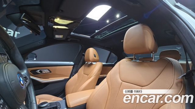 BMW 3-Series 2023 — photo 25
