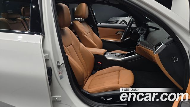 BMW 3-Series 2023 — photo 16