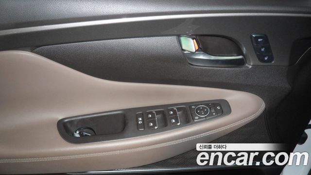 Hyundai Santafe 2019 — photo 11