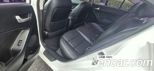 Kia K3 2015 — photo 10