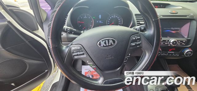 Kia K3 2015 — photo 16