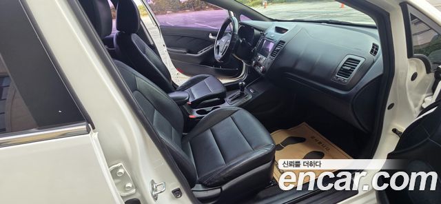 Kia K3 2015 — photo 17