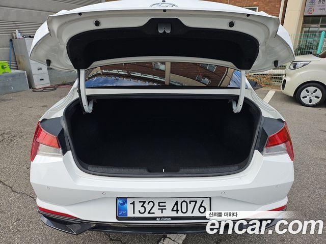 Hyundai AVANTE 2021 — photo 18
