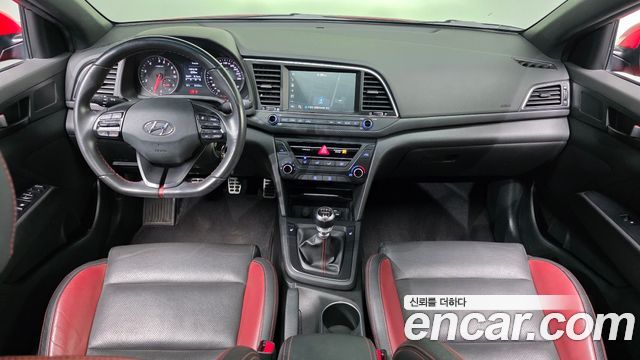 Hyundai AVANTE 2018 — photo 10