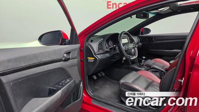 Hyundai AVANTE 2018 — photo 13