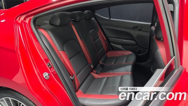 Hyundai AVANTE 2018 — photo 17