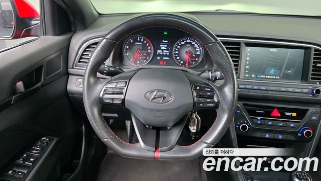 Hyundai AVANTE 2018 — photo 19