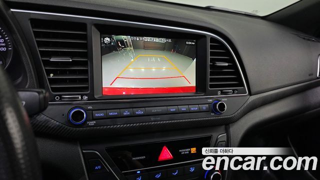 Hyundai AVANTE 2018 — photo 22