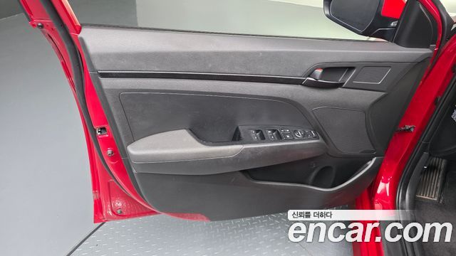 Hyundai AVANTE 2018 — photo 14