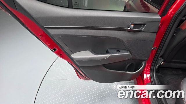 Hyundai AVANTE 2018 — photo 15