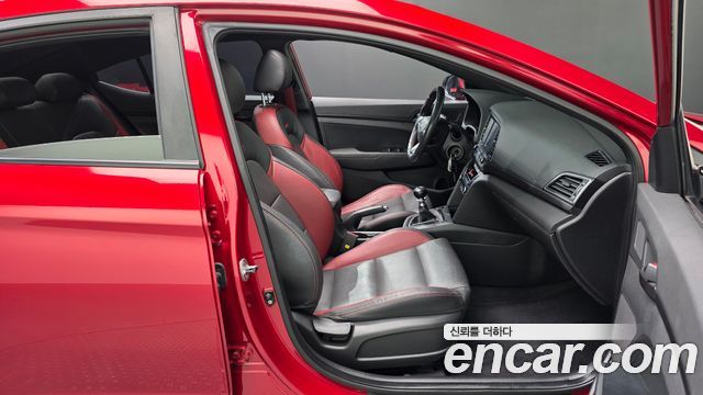 Hyundai AVANTE 2018 — photo 16