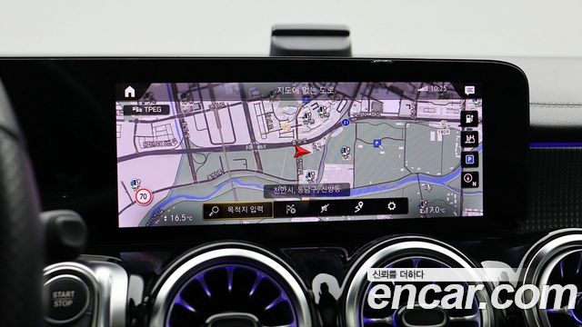 Mercedes-Benz EQB 2022 — photo 10