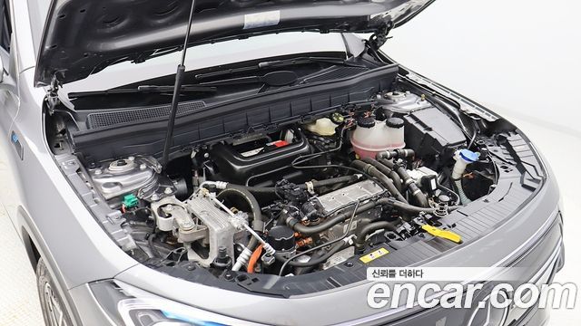 Mercedes-Benz EQB 2022 — photo 16