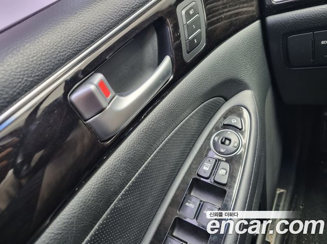 Hyundai Genesis 2012 — photo 17