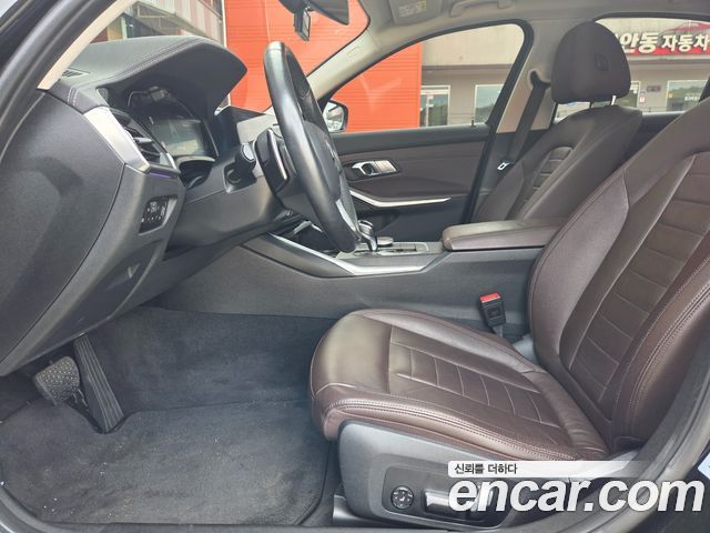 BMW 3-Series 2021 — photo 14