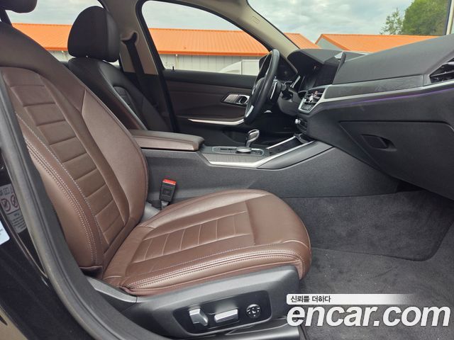 BMW 3-Series 2021 — photo 15