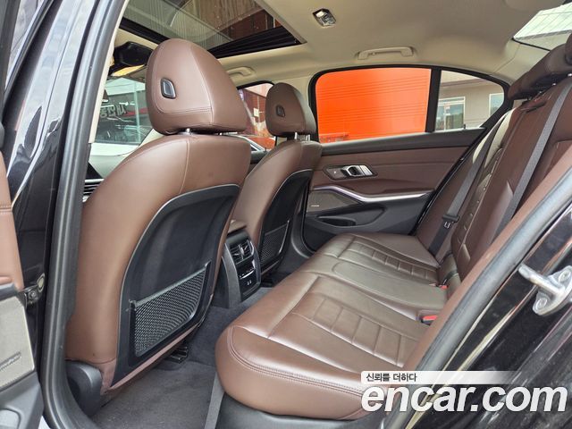 BMW 3-Series 2021 — photo 16