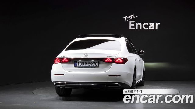 Mercedes-Benz E-Class 2025 — photo 4