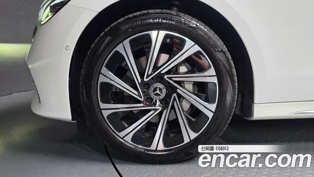 Mercedes-Benz E-Class 2025 — photo 5