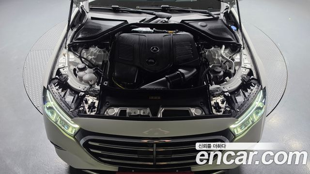 Mercedes-Benz E-Class 2025 — photo 6