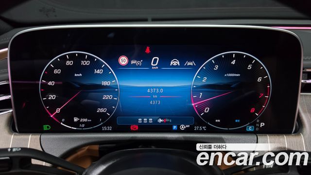 Mercedes-Benz E-Class 2025 — photo 11