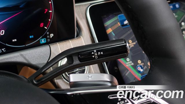 Mercedes-Benz E-Class 2025 — photo 12