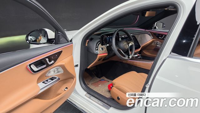 Mercedes-Benz E-Class 2025 — photo 17