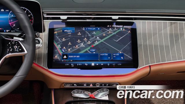 Mercedes-Benz E-Class 2025 — photo 20