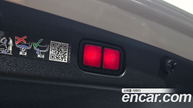 Mercedes-Benz E-Class 2025 — photo 24