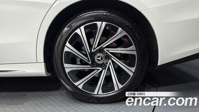 Mercedes-Benz E-Class 2025 — photo 7