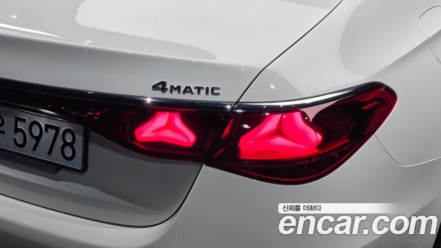Mercedes-Benz E-Class 2025 — photo 9