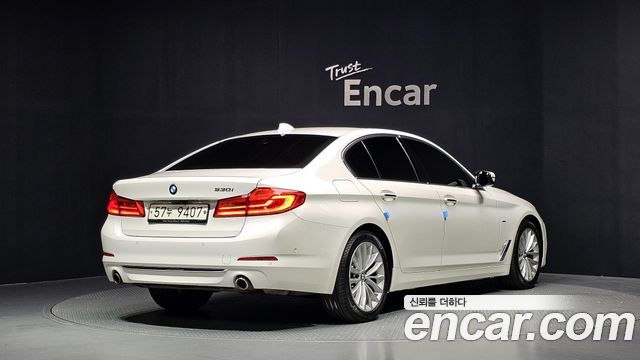 BMW 5-Series 2018 — photo 2