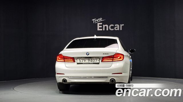 BMW 5-Series 2018 — photo 4