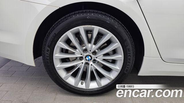 BMW 5-Series 2018 — photo 5