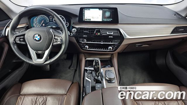 BMW 5-Series 2018 — photo 10
