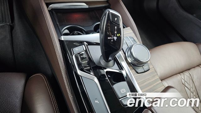 BMW 5-Series 2018 — photo 12