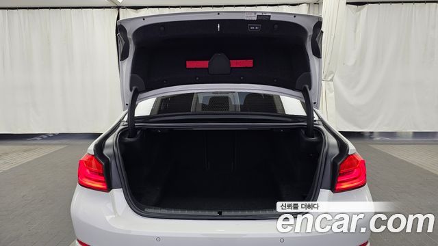 BMW 5-Series 2018 — photo 26