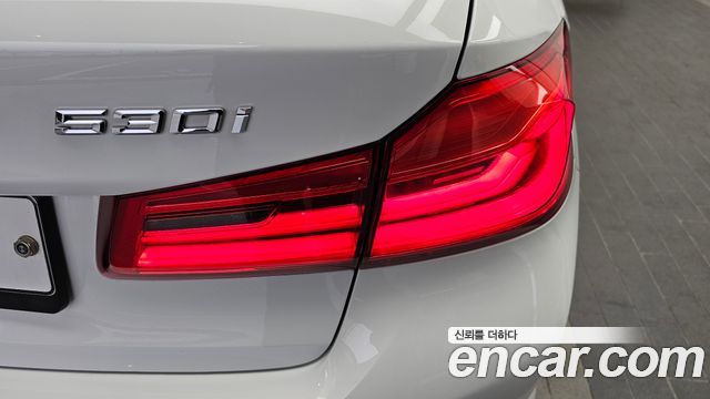BMW 5-Series 2018 — photo 9