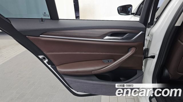 BMW 5-Series 2018 — photo 15