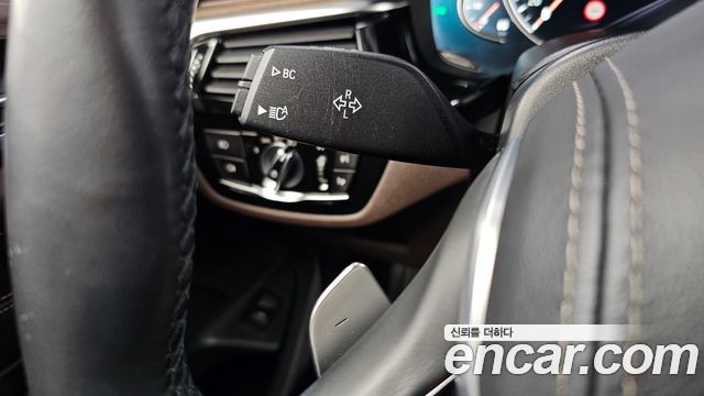 BMW 5-Series 2018 — photo 29
