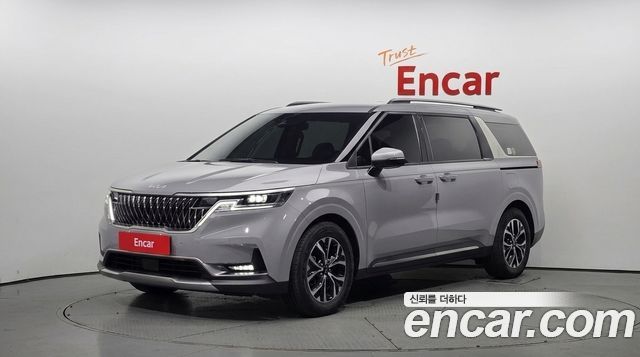 Kia Canival 2023 — photo 1