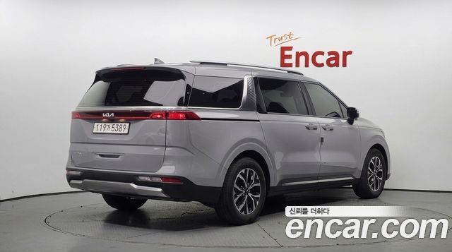 Kia Canival 2023 — photo 2