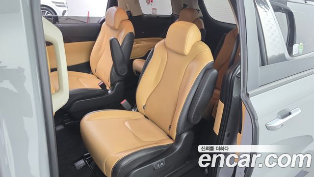 Kia Canival 2023 — photo 11