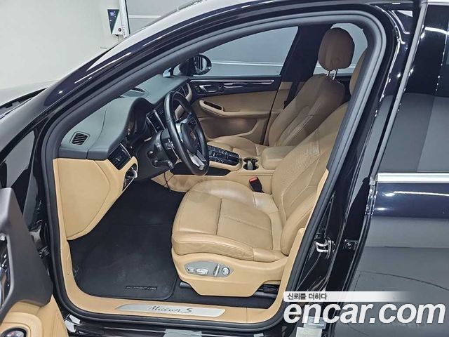 Porsche Macan 2017 — photo 11