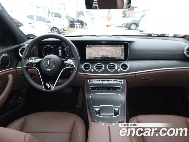 Mercedes-Benz E-Class 2023 — photo 8