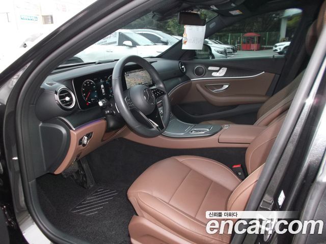 Mercedes-Benz E-Class 2023 — photo 9