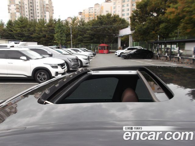 Mercedes-Benz E-Class 2023 — photo 12