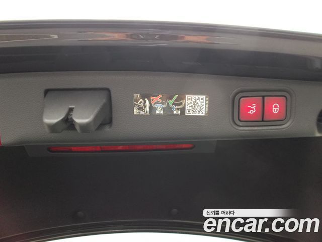 Mercedes-Benz E-Class 2023 — photo 14